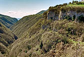 Parco delle cascate di Molina. Il Vallone che scende a meridione verso la Pianura.